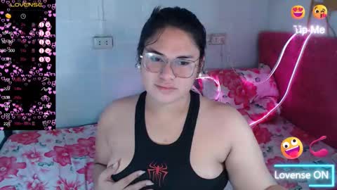 Snapshot of ur_baby_rebbecca chatting on 13, 12, 2024 SINGLE online show from 13, 12, 2024