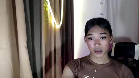 ur_dazzlingmorenaxx online show from 24, 10, 2025