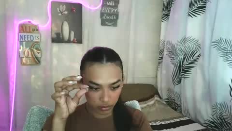 ur_dazzlingmorenaxx online show from 19, 5, 2026