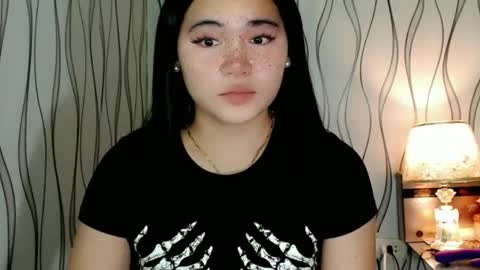 Snapshot of ur_innocent_girlx chatting on 3, 3, 2026 QUEENSY online show from 3, 3, 2026