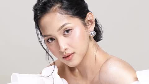 Veronica Lodge online show from 23, 11, 2025