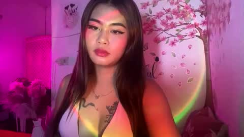 HelloIm  Girly online show from 25, 4, 2026