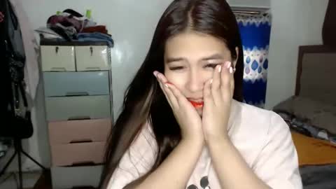 Snapshot of urasiangirl_crizelxxx chatting on 7, 3, 2025 Sweet Cutie Crizel online show from 7, 3, 2025