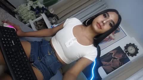 Snapshot of urasians_cummer chatting on 12, 2, 2025 Pau online show from 12, 2, 2025