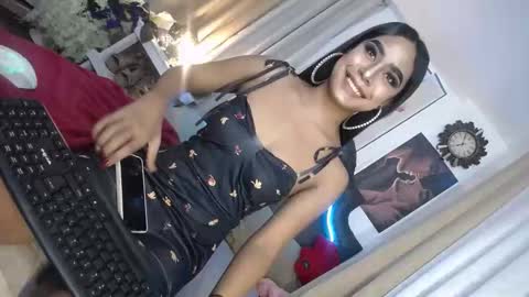Snapshot of urasians_cummer chatting on 19, 2, 2025 Pau online show from 19, 2, 2025