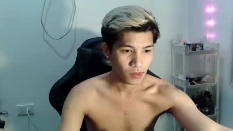 Snapshot of urcutefucking_asianboy chatting on 5, 11, 2025 ASIANBBYBOY online show from 5, 11, 2025