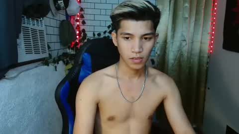 Snapshot of urcutefucking_asianboy chatting on 14, 11, 2025 ASIANBBYBOY online show from 14, 11, 2025