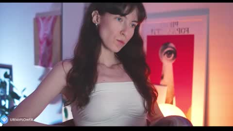 Snapshot of urfavflwers chatting on 3, 2, 2025 Aleksandra online show from 3, 2, 2025