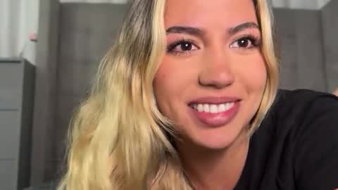 Snapshot of urgfmandy chatting on 16, 12, 2025 urgfmandy online show from 16, 12, 2025