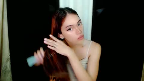 Snapshot of urgirl_leah chatting on 14, 10, 2025 Leah online show from 14, 10, 2025