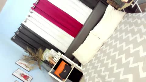 zoey noir online show from 2, 2, 2025