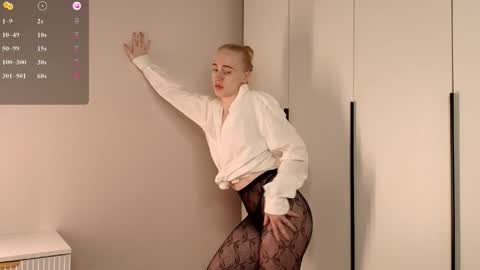 ElizabethLizy online show from 25, 4, 2026