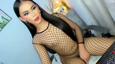 Snapshot of urlovelyangelts chatting on 5, 1, 2025 ANGEL online show from 5, 1, 2025