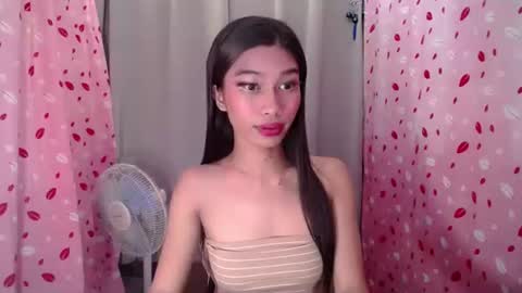 urloverjasmine_xx online show from 24, 3, 2026