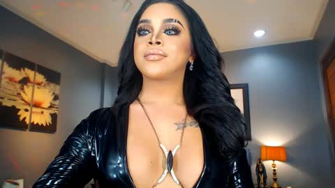 UrMajestyTyra online show from 26, 2, 2025