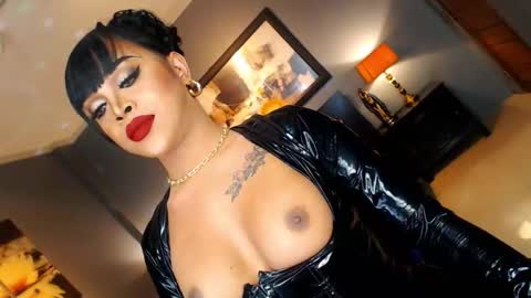 UrMajestyTyra online show from 11, 11, 2025