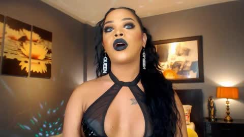 UrMajestyTyra online show from 17, 4, 2026
