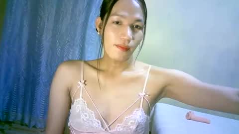queen julia not into CHEAPGUY online show from 2, 12, 2024