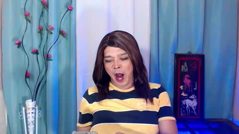 Snapshot of urqueen_cassandra chatting on 20, 10, 2025 BEA online show from 20, 10, 2025