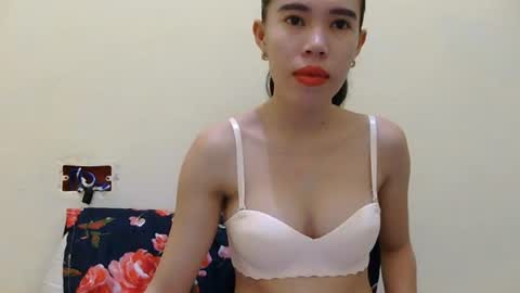 Snapshot of urskinnychix chatting on 20, 6, 2026 urskinnychix online show from 20, 6, 2026