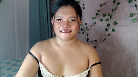 Snapshot of urwifematerial69_ chatting on 7, 12, 2024 Bella Miles Olivia online show from 7, 12, 2024