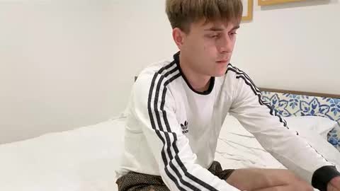 Snapshot of uwucutieboy chatting on 15, 10, 2025 me online show from 15, 10, 2025