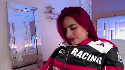 Snapshot of vaaleriee_miller_ chatting on 6, 11, 2025 valeriee miller online show from 6, 11, 2025