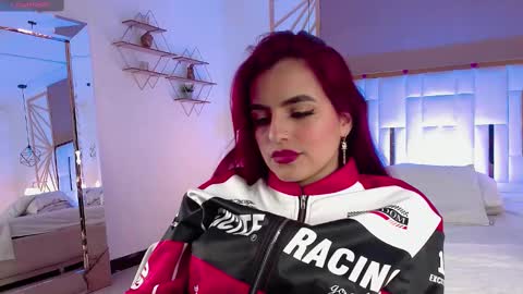 Snapshot of vaaleriee_miller_ chatting on 8, 11, 2025 valeriee miller online show from 8, 11, 2025