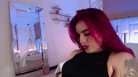 Snapshot of vaaleriee_miller_ chatting on 13, 11, 2025 valeriee miller online show from 13, 11, 2025