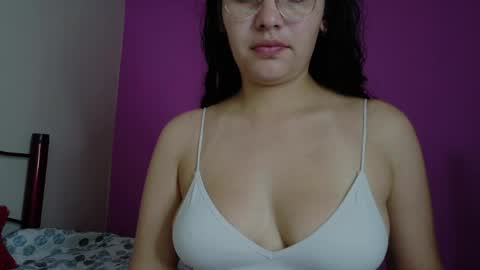 Snapshot of vainilla_cam chatting on 2, 5, 2026 Vainilla online show from 2, 5, 2026