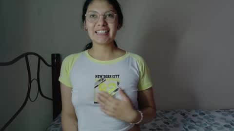 Snapshot of vainilla_cam chatting on 13, 5, 2026 Vainilla online show from 13, 5, 2026