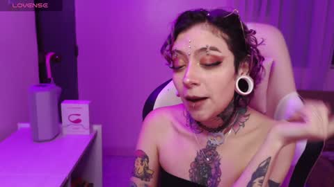 Snapshot of vainilla_l chatting on 8, 1, 2025 Vainilla Independent model online show from 8, 1, 2025