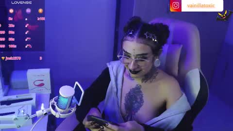 Vainilla Independent model online show from 1, 10, 2025