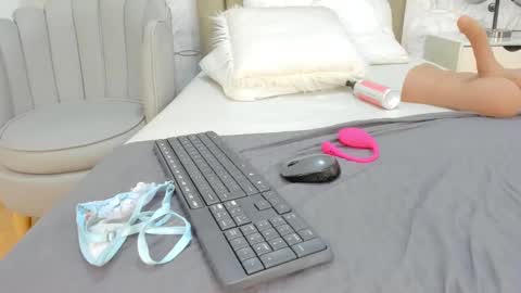 Vaiolet  online show from 2, 12, 2024