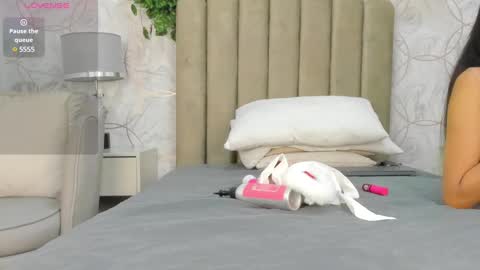 Vaiolet  online show from 22, 12, 2024