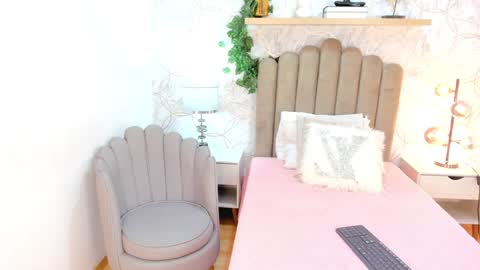 Vaiolet  online show from 6, 2, 2025