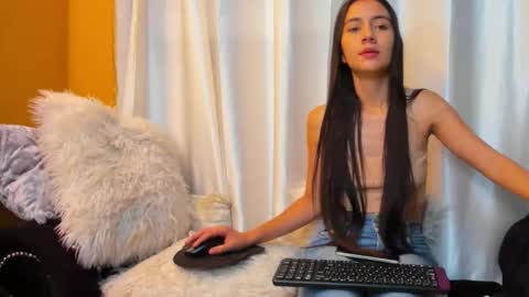 VaiolletCooper online show from 25, 4, 2026
