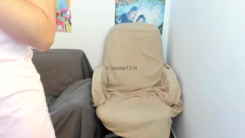 Snapshot of vaioletuwu chatting on 10, 9, 2025 Vaiolet1314 online show from 10, 9, 2025