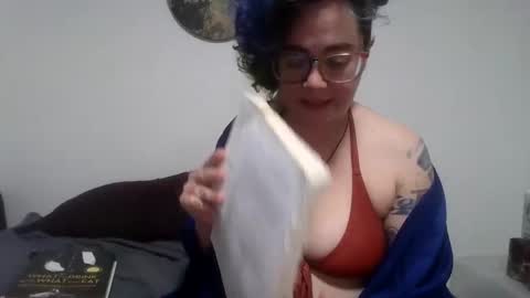 Snapshot of valarieak chatting on 7, 10, 2025 valarieak online show from 7, 10, 2025