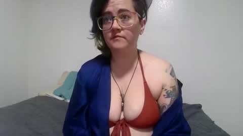 Snapshot of valarieak chatting on 13, 10, 2025 valarieak online show from 13, 10, 2025