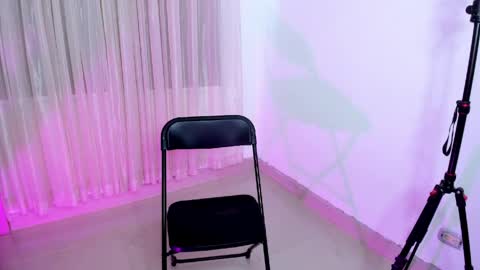 HI IM NEW online show from 8, 4, 2026