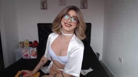 Snapshot of valen_foxxx chatting on 3, 5, 2026 valen_foxxx online show from 3, 5, 2026