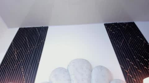 Snapshot of valenrosse_ chatting on 25, 4, 2026 Valen online show from 25, 4, 2026