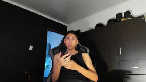 Snapshot of valenteaurum chatting on 14, 11, 2025 valentean online show from 14, 11, 2025