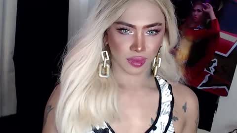 Snapshot of valentina_goddess_tsxxx chatting on 5, 12, 2024 Amanda online show from 5, 12, 2024