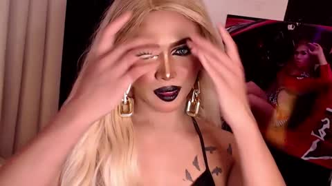 Snapshot of valentina_goddess_tsxxx chatting on 8, 12, 2024 Amanda online show from 8, 12, 2024