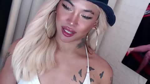 Snapshot of valentina_goddess_tsxxx chatting on 10, 12, 2024 Amanda online show from 10, 12, 2024