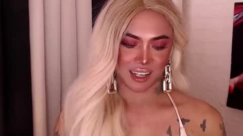 Snapshot of valentina_goddess_tsxxx chatting on 12, 12, 2024 Amanda online show from 12, 12, 2024