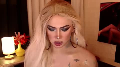 Snapshot of valentina_goddess_tsxxx chatting on 24, 12, 2024 Amanda online show from 24, 12, 2024