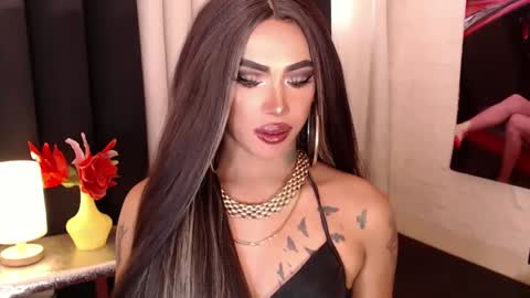 Snapshot of valentina_goddess_tsxxx chatting on 5, 1, 2025 Amanda online show from 5, 1, 2025